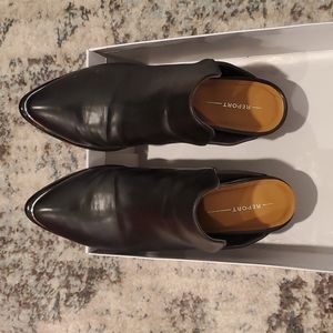 Silver toe heeled mules